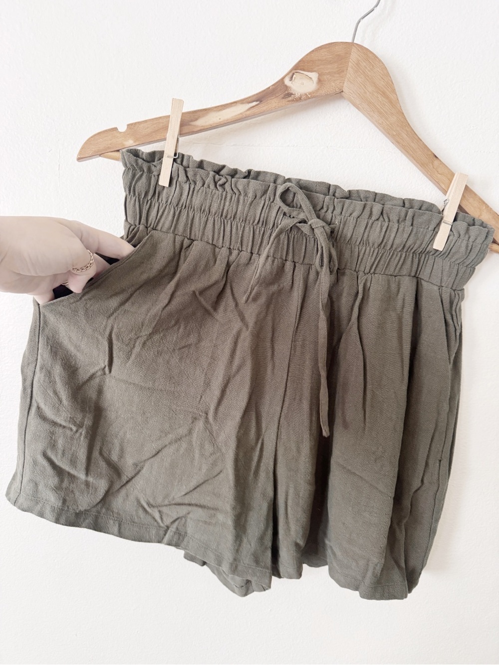 High-Waist Smocked Olive Green Women's Shorts small - Picture 2 of 4